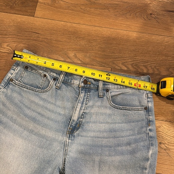 J. Crew Women’s Essential Straight Jean Light Blue Wash Everyday Jeans Size 32 - Picture 6 of 8